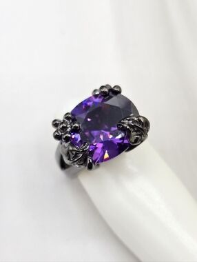 Swarovski Crystal Elements Gunmetal Statement Ring Purple Amethyst Size 5.75